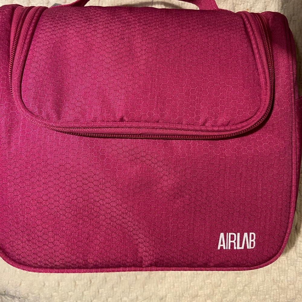 Airlab toiletry bag with handle and hook